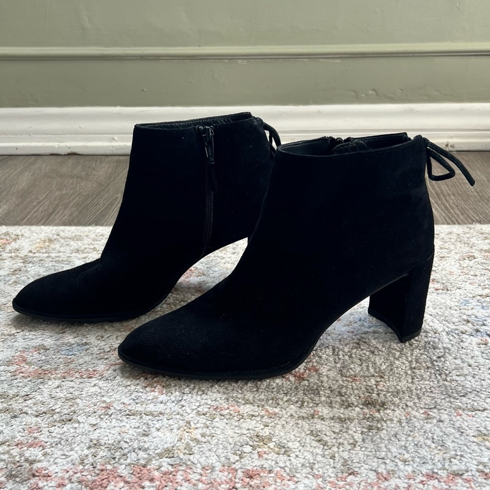Stuart Weitzman Suede Ankle Boots with Bow (6.5 M)